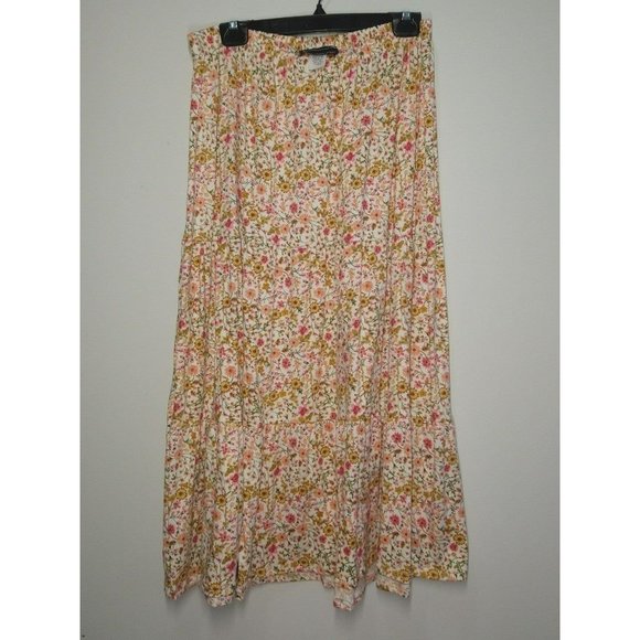 Floral blossoms midi Skirt available in size Large and XL - Picture 1 of 7